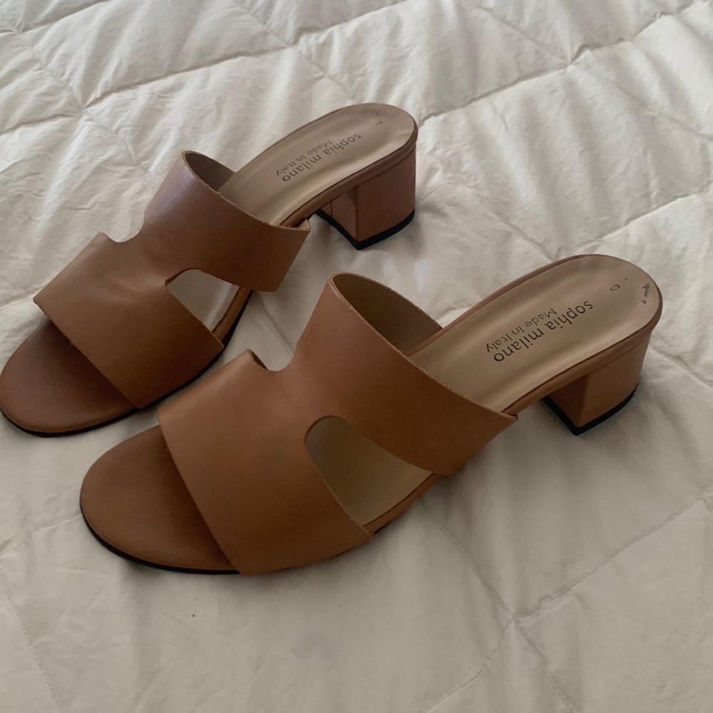 Ladies size 9 low heel sandal . Good condition